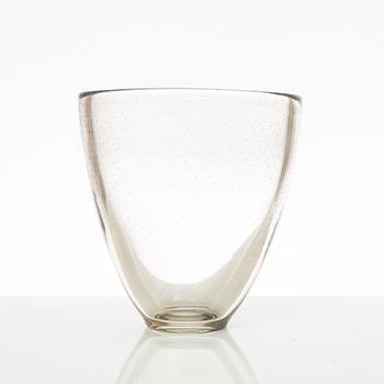 Gunnel Nyman, a glass vase, Nuutajärvi, Notsjö, Finland, 1947.