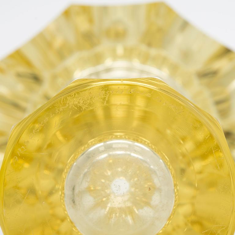 Aimo Okkolin, vas, "Fyr", signerad Aimo Okkolin, Riihimäen Lasi Oy.