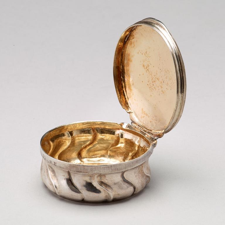 A Swedish 18th century parcel-gilt silver snuff-box, unidentified makers mark.