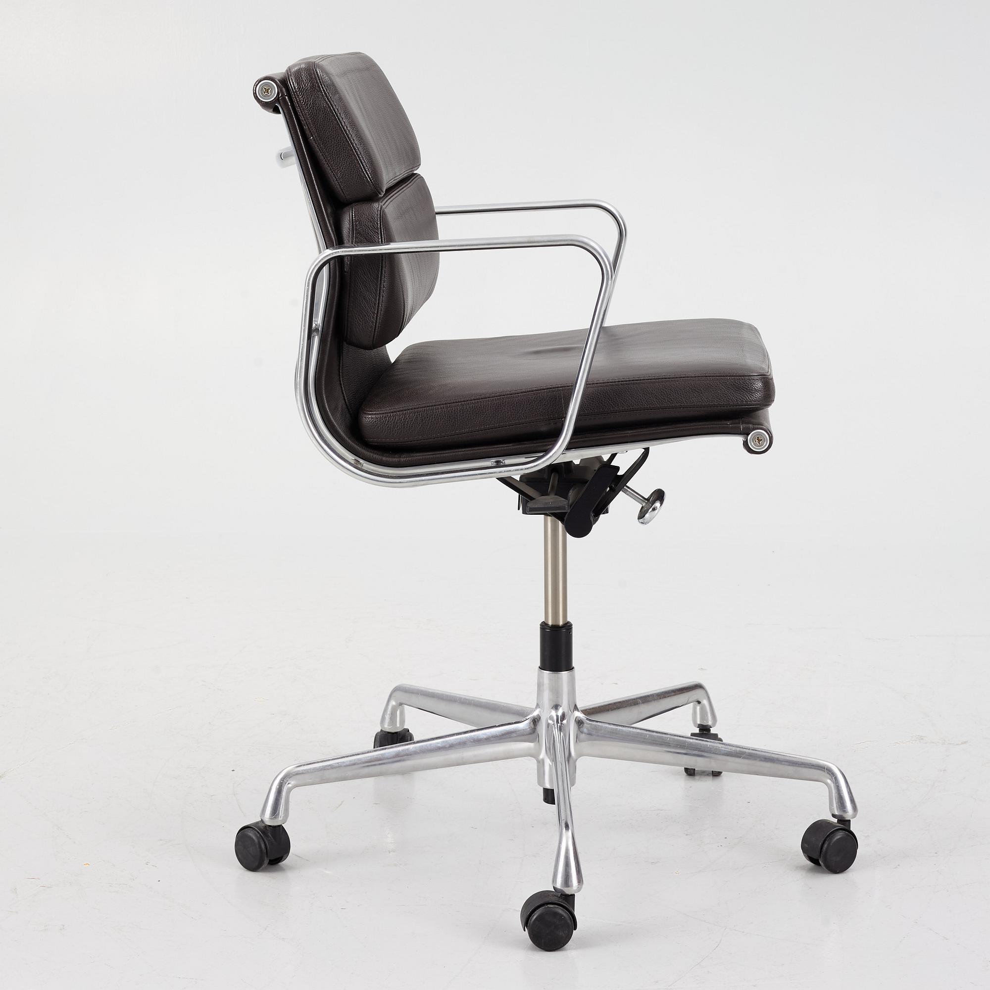 Charles & Ray Eames, kontorsstol, "Soft Pad Chair EA217", Vitra.