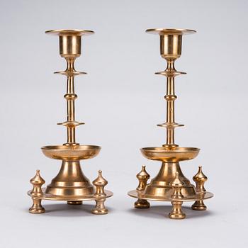 LJUSSTAKAR, ett par, mässing, Ryssland, 1800-talets slut.
