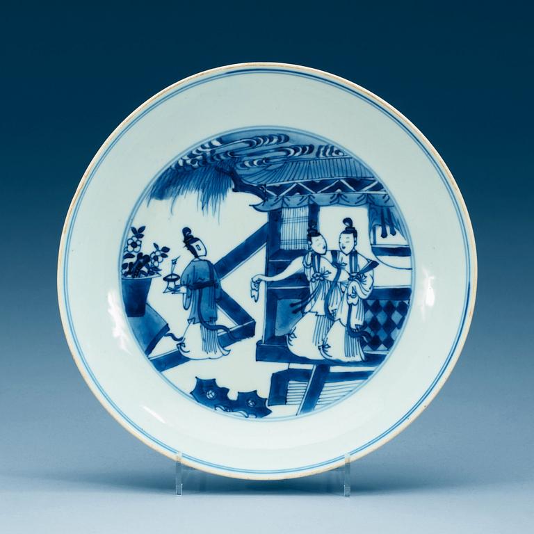 A blue and white dish, Qing dynasty, Kangxi (1662-1722).