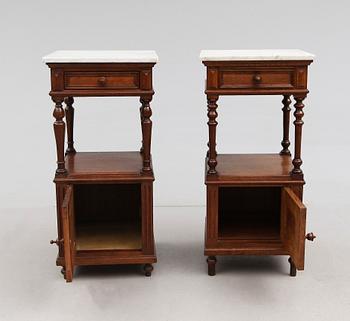 SÄNGBORD, 2 st snarlika, 1800-talets andra hälft.