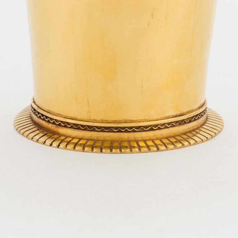 P GUNNAR TÄGT, a 23K gold vase, Stockholm, 1977.