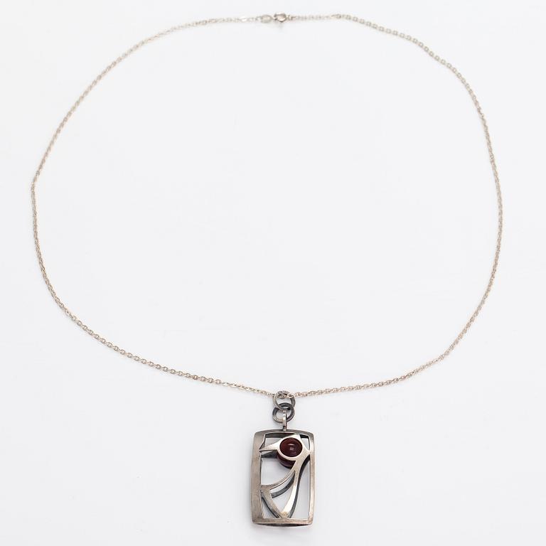 Elis Kauppi, A silver necklace "Woodpecker" with a chalcedony. Kupittaan kulta, Turku 1966.