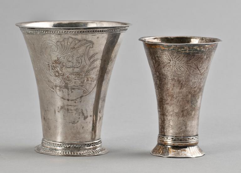 BÄGARE, 2 st, silver, bl a Johan Leffler, Falun, 1799. Totalvikt ca 80 gram.