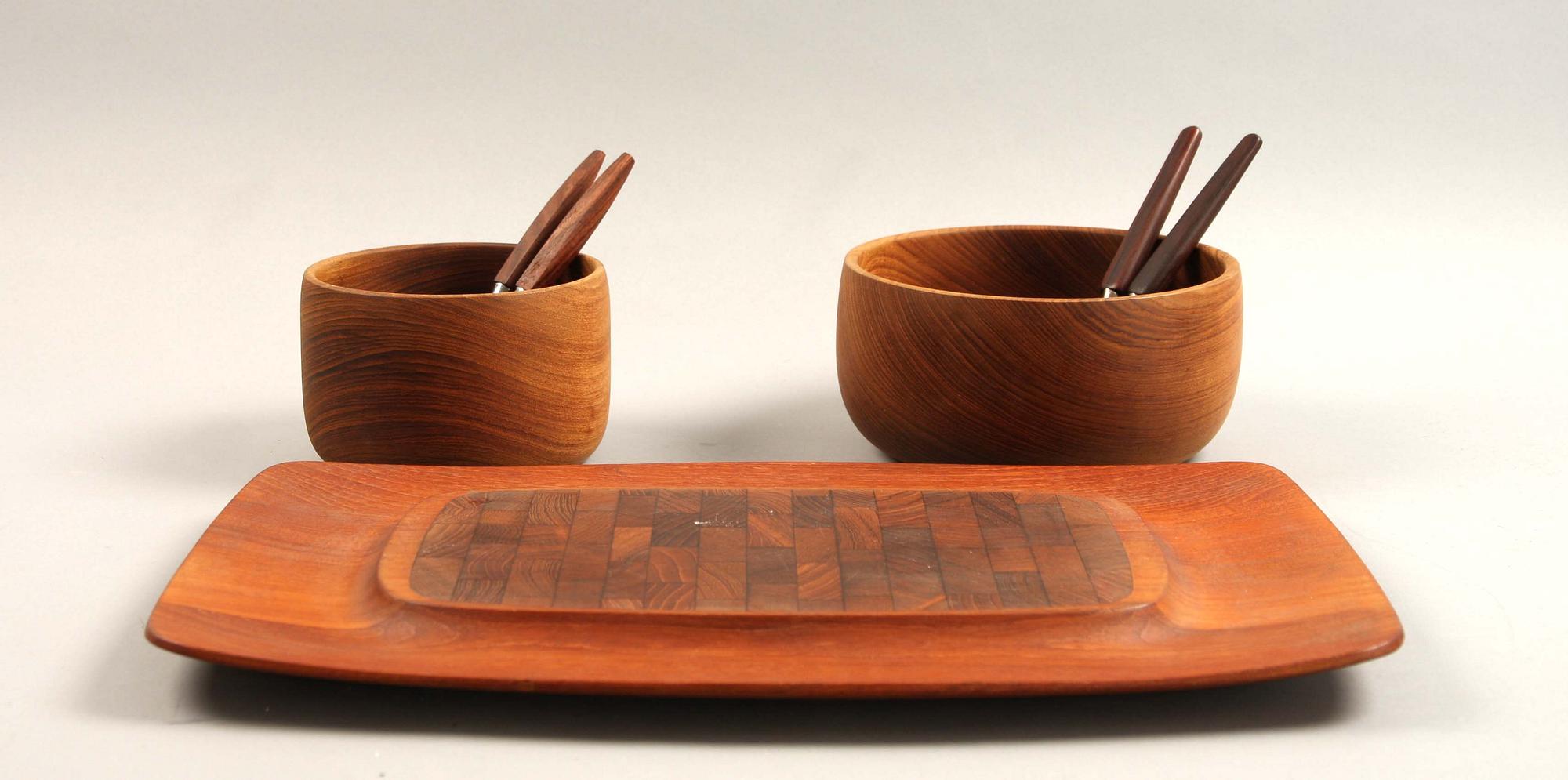 BRICKA, Jens H. Quistgaard samt SKÅLAR, 2 st och NÖTKNÄPPARE, 2 st, Sverige.