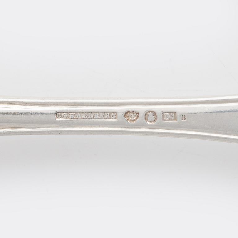 CG Hallberg, bestickuppsättning, 147 delar, silver, modell "Svensk Spetsig". Bl a Stockholm 1906.