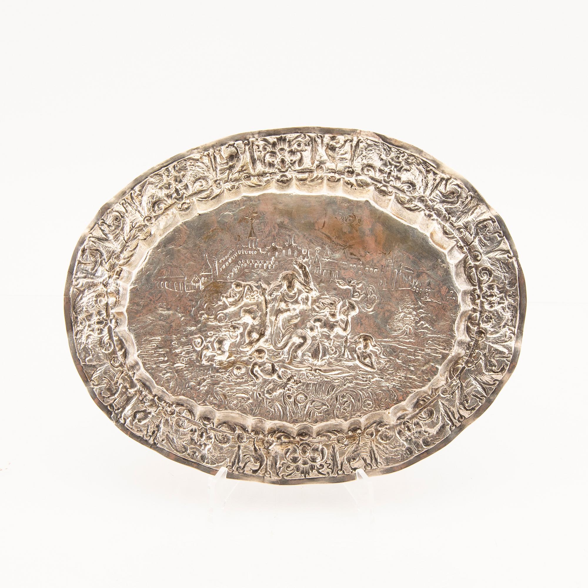 Presenterfat troligen Tyskland barockstil sent 1800-tal silver.