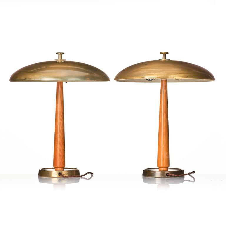 Bertil Brisborg, or Erik Tidstrand, a pair of table lamps, model "30331", Nordiska Kompaniet, 1940s.