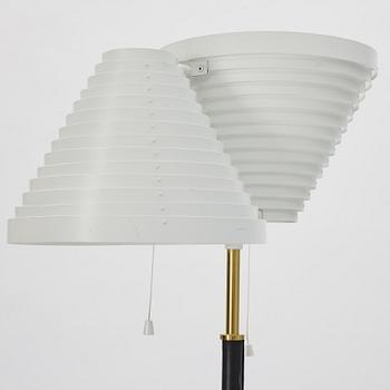 Alvar Aalto, a model A810 floor lamp,  Valaisinpaja Oy, Finland, 1900-talets slut.