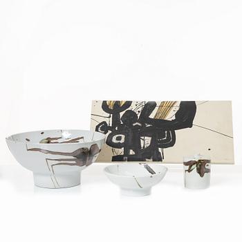 Claes Thell, three stoneware pieces, as well as a piece by Börje Skohg.
