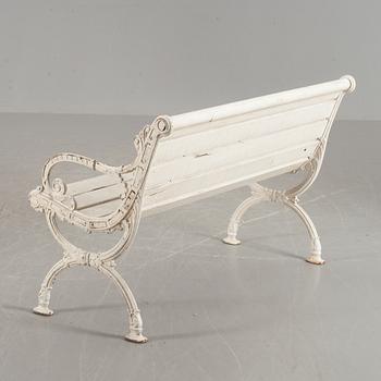 TRÄDGÅRDSBÄNK. Husqvarna, 1900-tal.