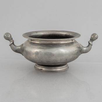 A Swedish pewter bowl, 1784.