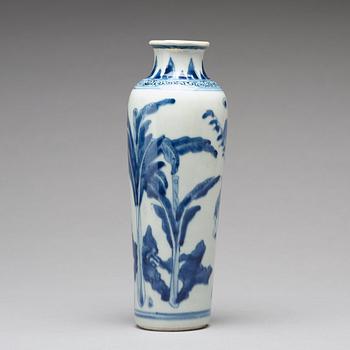 A blue and white Transitional vase, 17th Century.