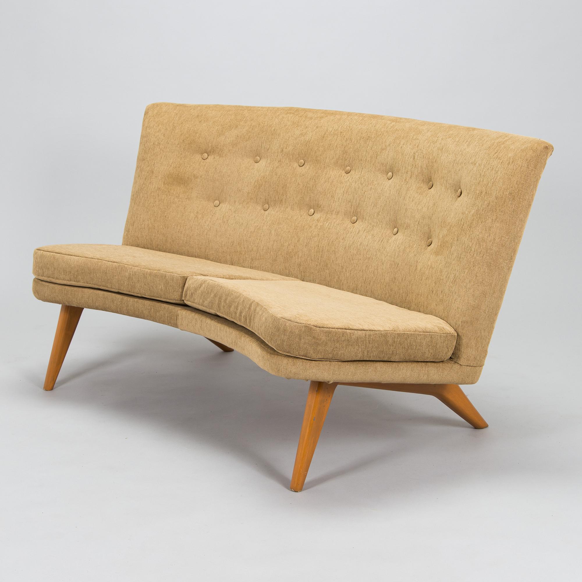 Carl Gustaf Hiort af Ornäs, sohva, "Kim", Puunveisto Oy - Träsnideri Ab, 1940-luvun puoliväli.