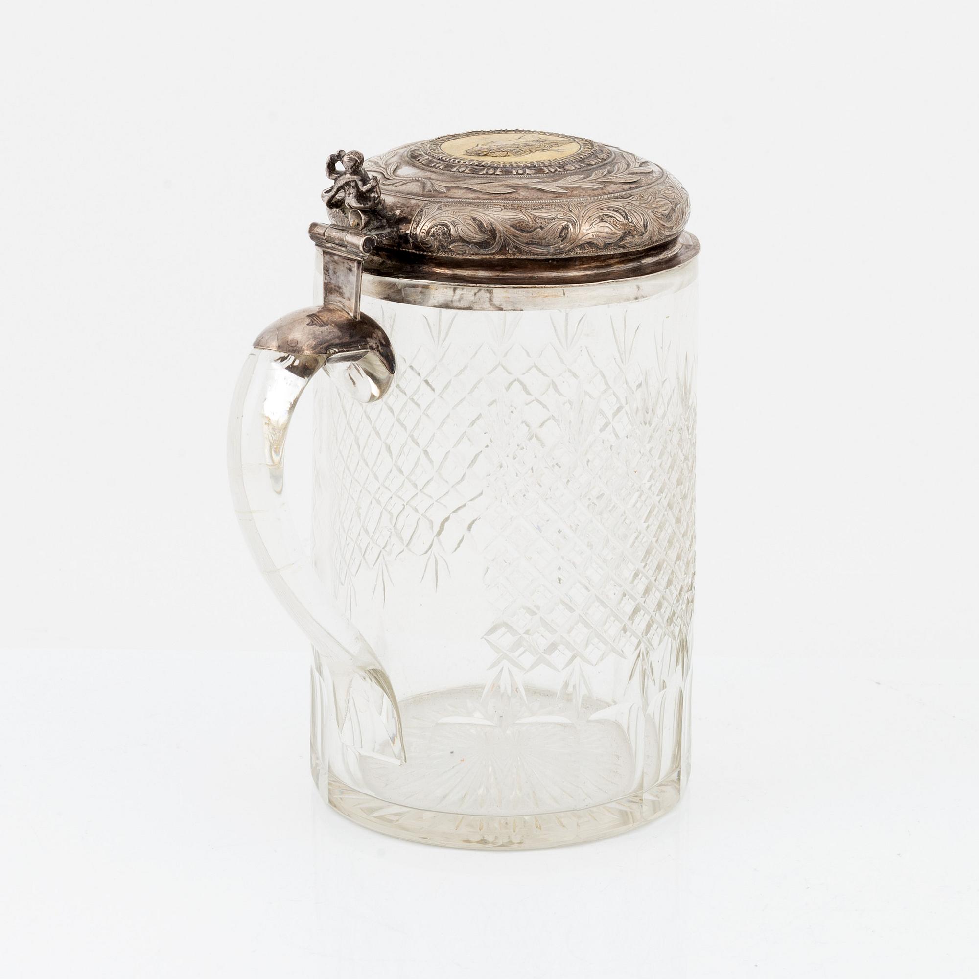 A glass tankard with mount of low fineness silver, 19-20th century.