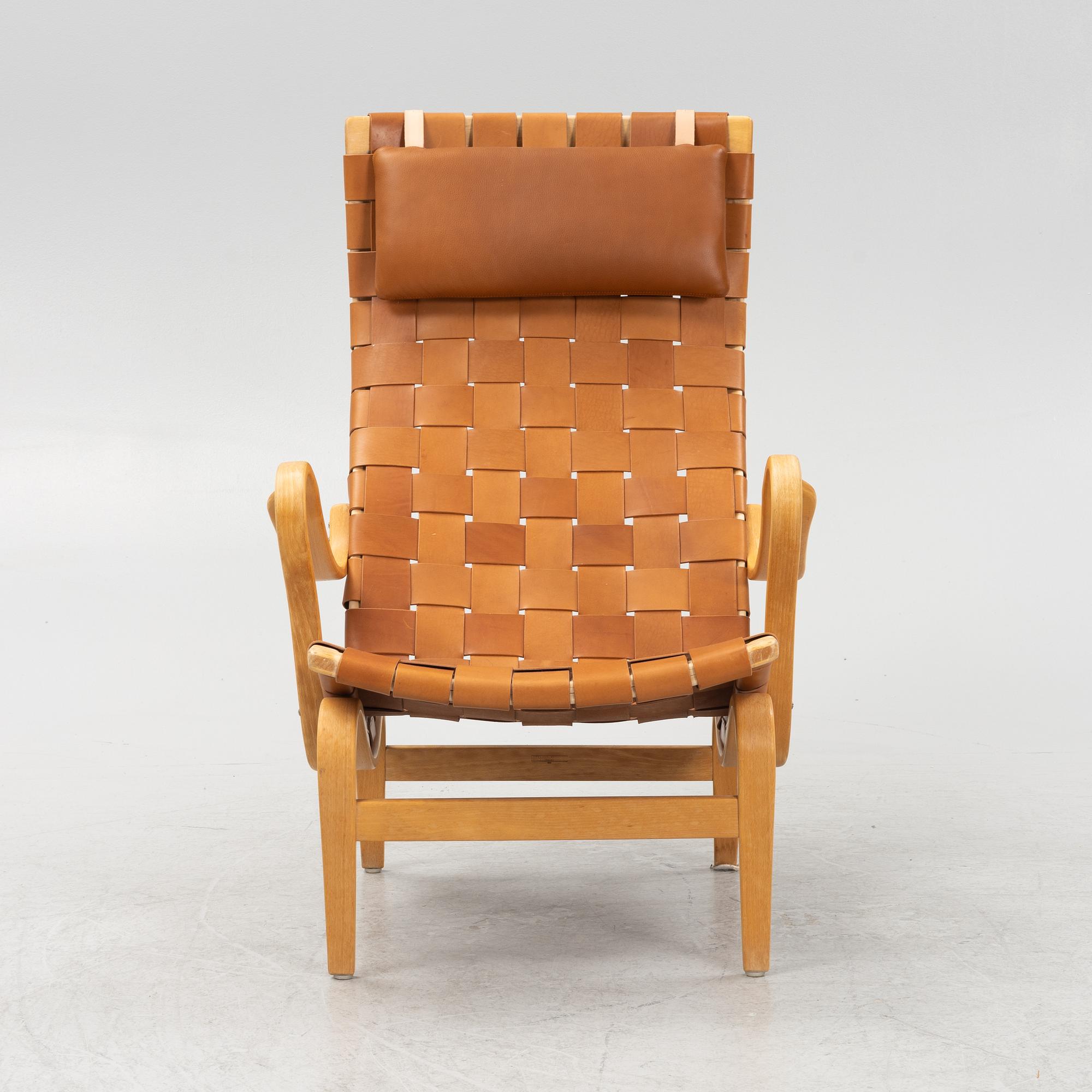 Bruno Mathsson, fåtölj, "Pernilla", Firma Karl Mathsson, Värnamo, 1974.
