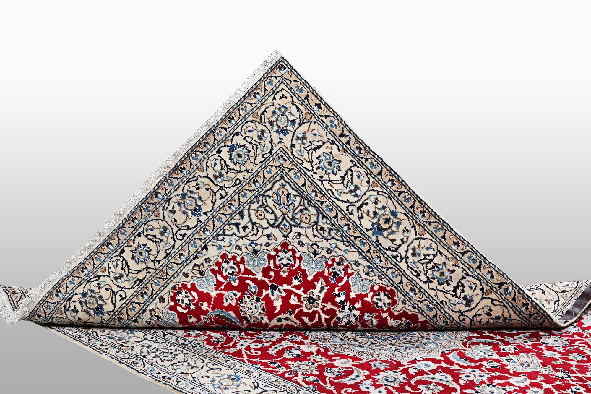 A rug, Nain, part silk, 9 LAA, ca 240 x 150 cm.