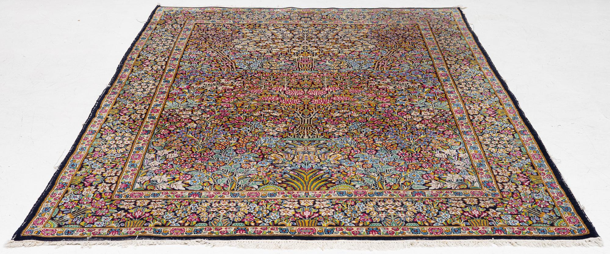 Matta, Kirman, ca 305 x 200 cm.