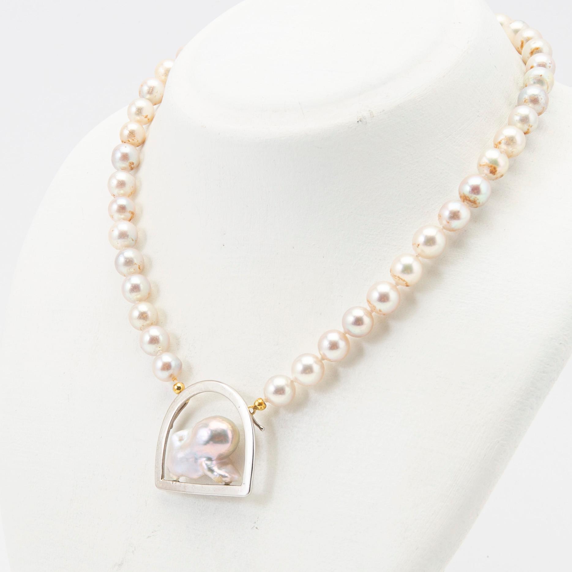 Elon Arenhill, necklace, pearls and pendant in 18k white gold.