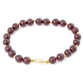 Bracelet with garnet beads and an 18K gold clasp.