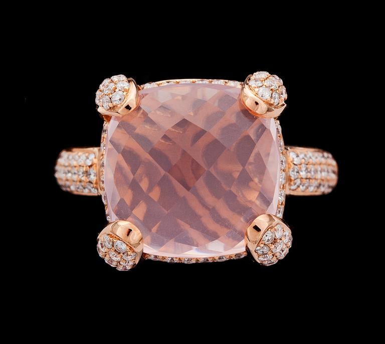 RING, rose quartz and brilliant cut diamonds, tot. app. 1 ct.