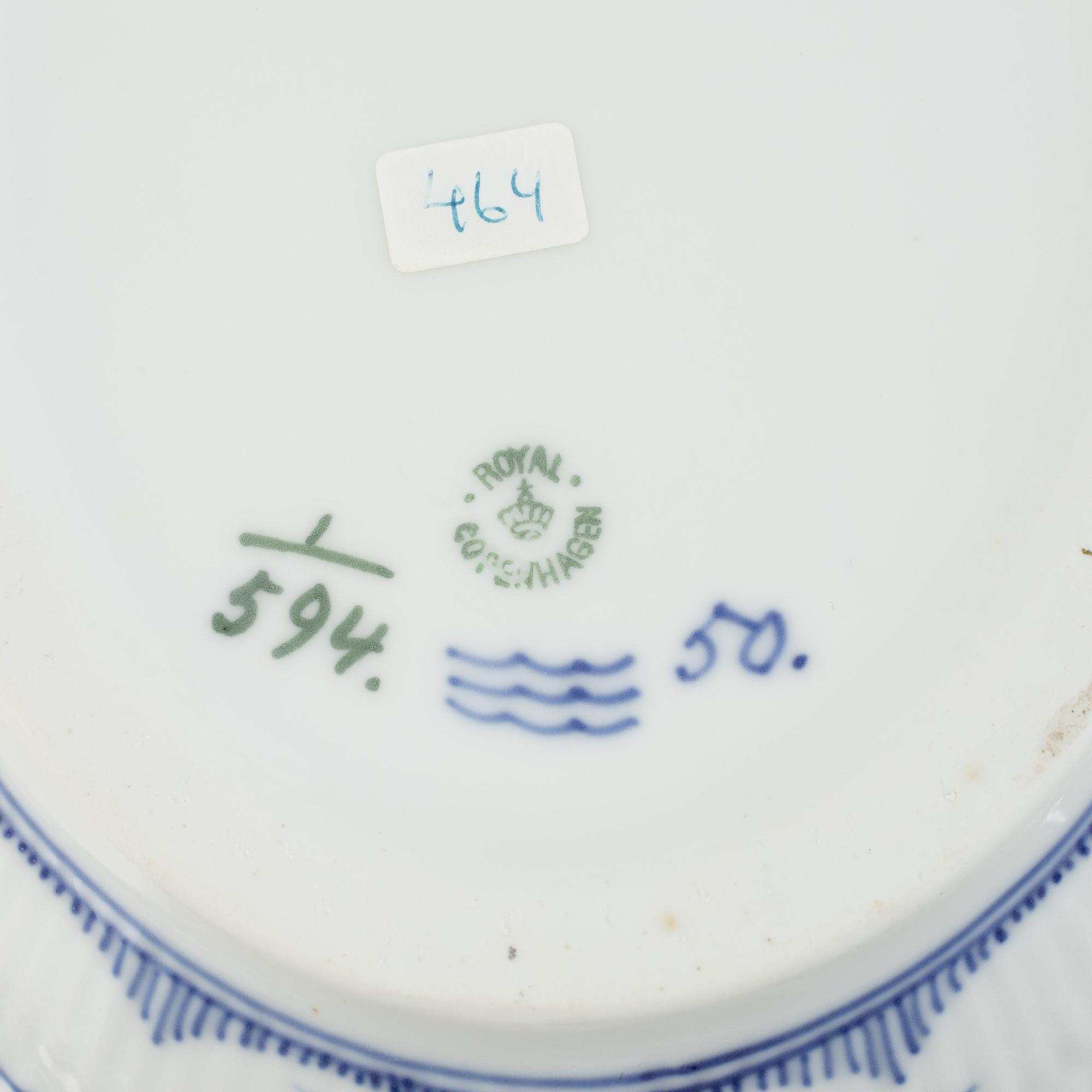 A 'Blue Fluted Half Lace' / 'Musselmalet' porcelain tureen with cover, Royal Copenhagen, model 594, 1898-1923.