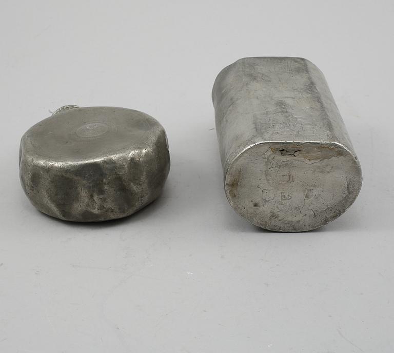 PLUNTOR, 2 st, tenn, en med otydliga stämplar, sannolikt Jönköping, 1800-tal.