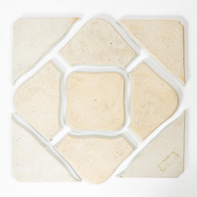 A nine-piece porcelain cabaret, China, Qing dynasty, 19th century.