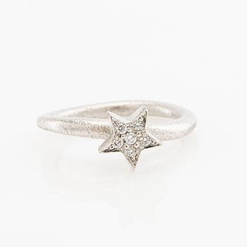 Ole Lynggaard, Ring, "Love", 18k white gold set with brilliant-cut diamonds, design by Charlotte Lynggaard.