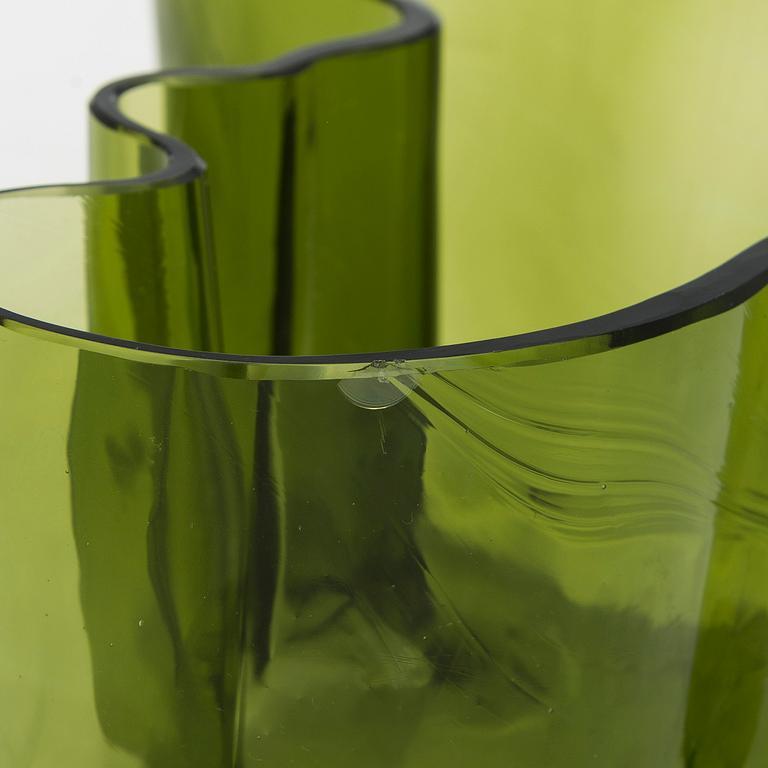 Alvar Aalto,  A '9750' vase Karhula Glassworks in production 1937-1949.
