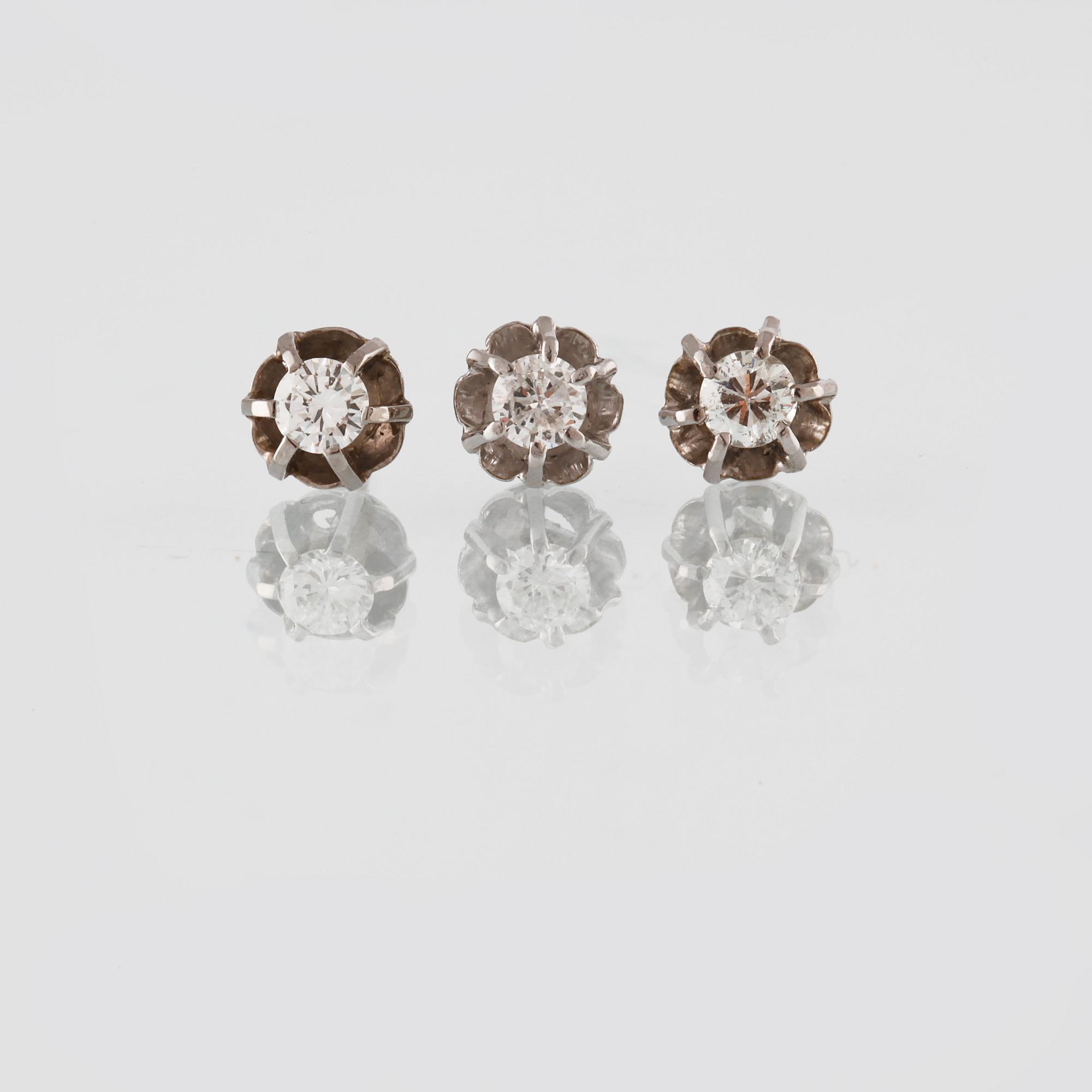 ÖRHÄNGEN, 3 st, 18K vitguld med briljantslipade diamanter ca 0.51 ct. Vikt 2,6 gram.