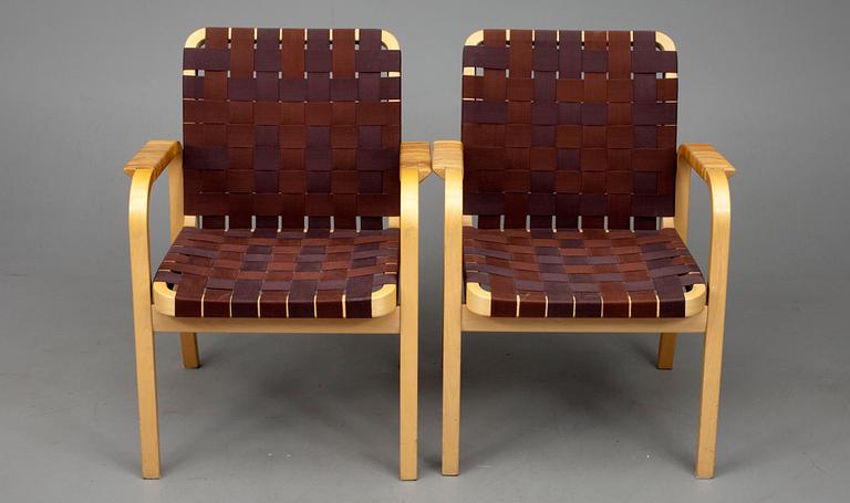 KARMSTOLAR, ett par, modell 45, Alvar Aalto, Artek. Modellen formgiven 1947.