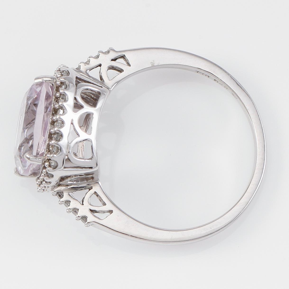 RING, 14k vitguld, diamanter tot ca 0.11 ct. och ametist.