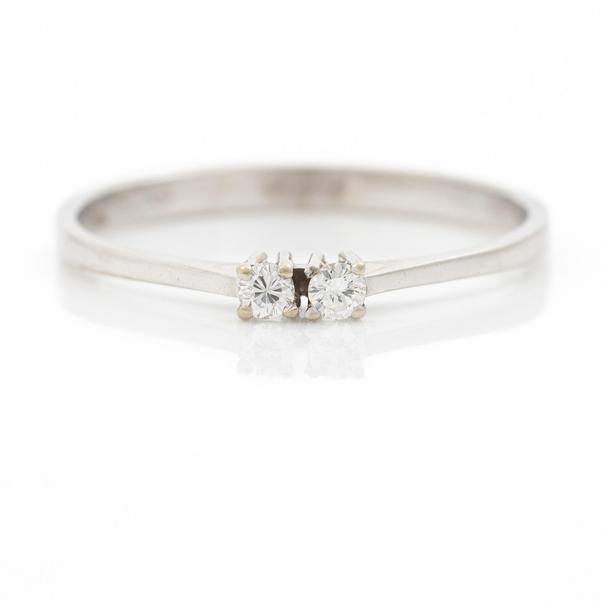 18K white gold ring with two brilliant-cut diamonds.