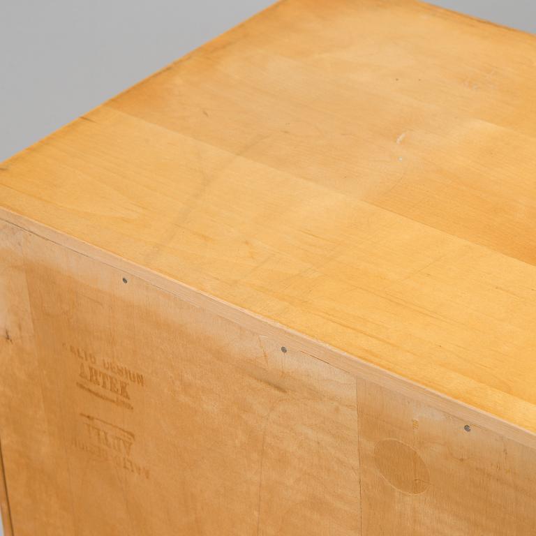 Aino Aalto, kirjahylly /kirjakaappi,  malli 408, O.Y. Huonekalu- ja Rakennustyötehdas A.B, 1950-luvun alku.