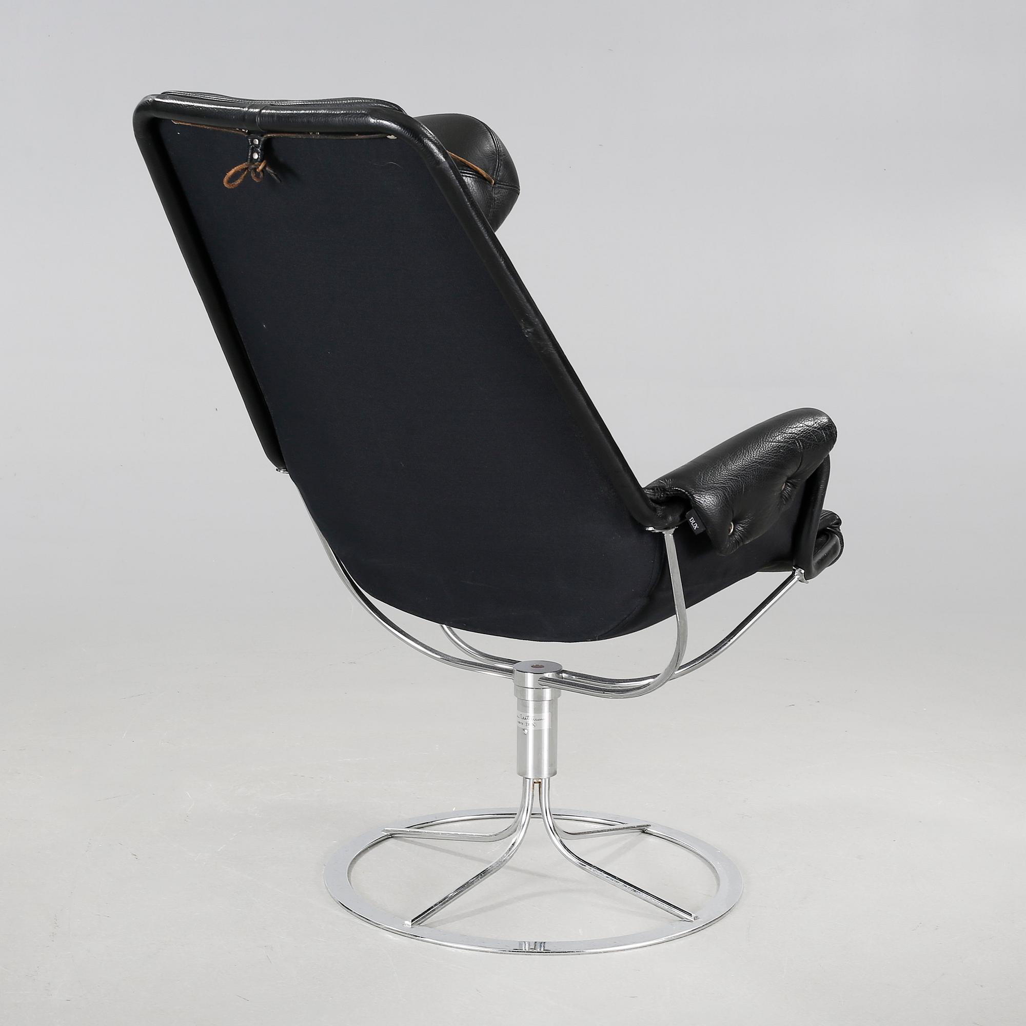 A "Jetson" chair, designed by 5Bruno Mathsson dfor Dux, made around year 2000.