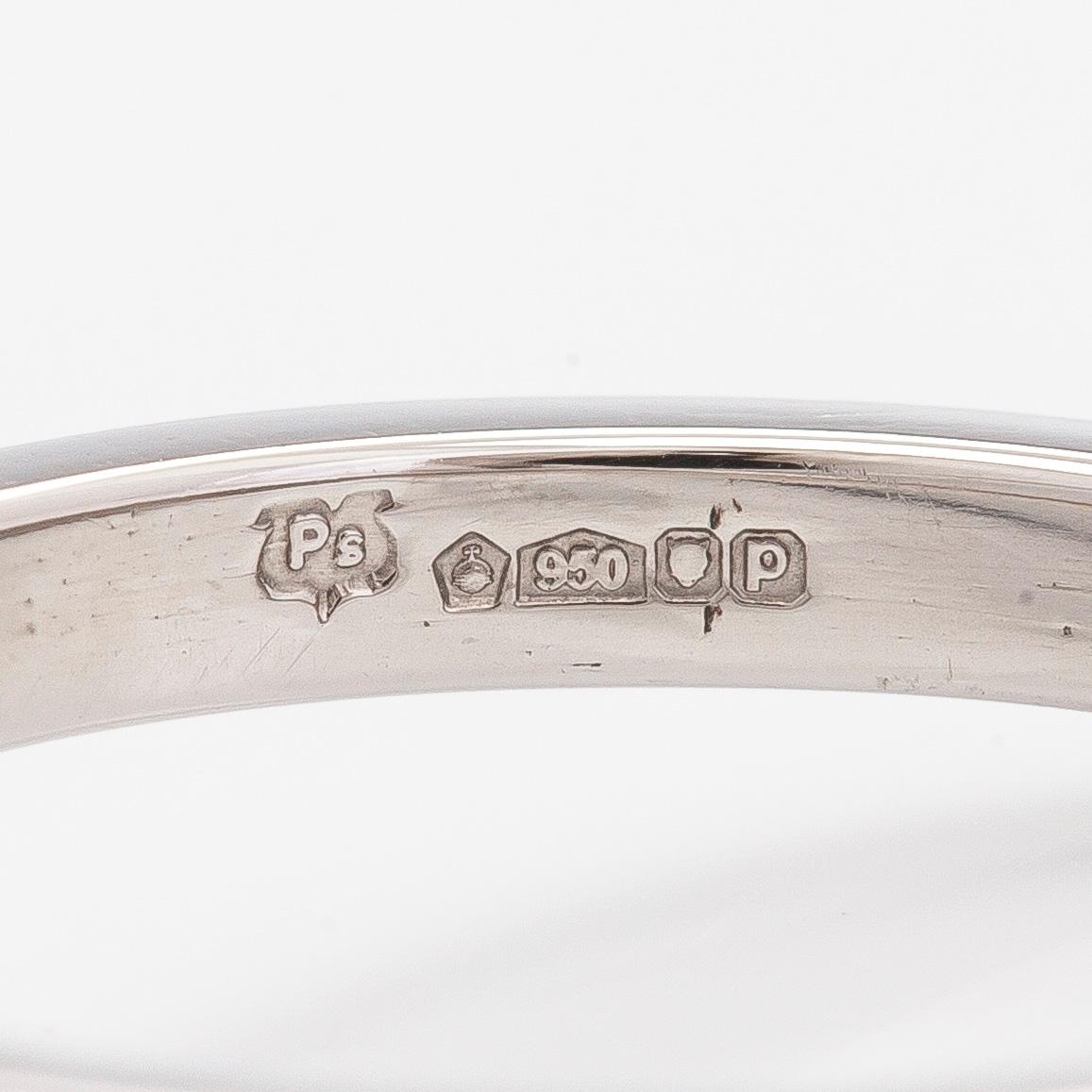 Ring, platina med markisslipad diamant ca 1.84 ct.