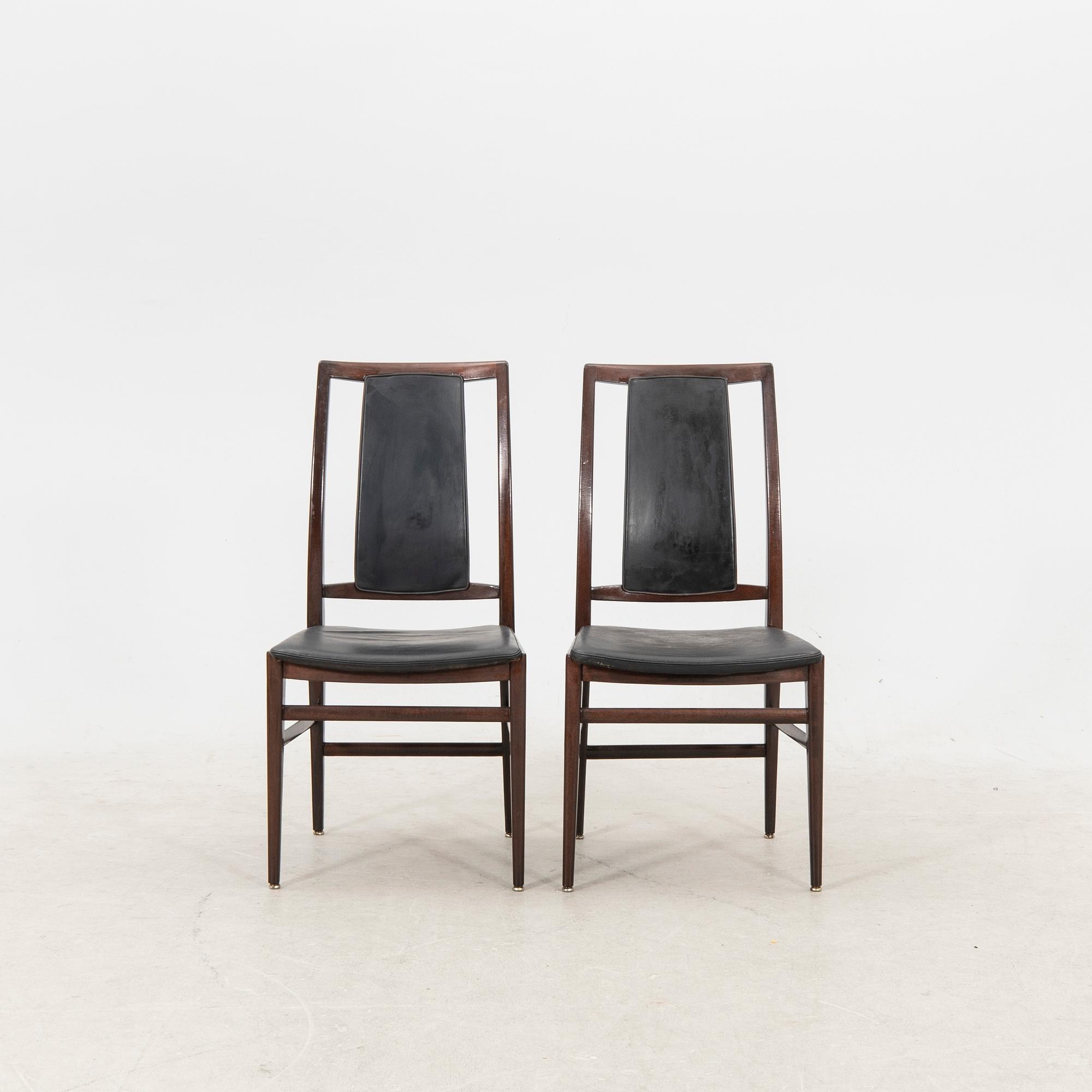 A table and four chairs in lacquered mahogany by David Rosén, "Triva-diné", middle of the 20th century.