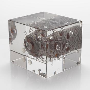 Oiva Toikka, an annual glass cube, 1979, signed Oiva Toikka, Nuutajärvi 1979, numbered 608/1000.