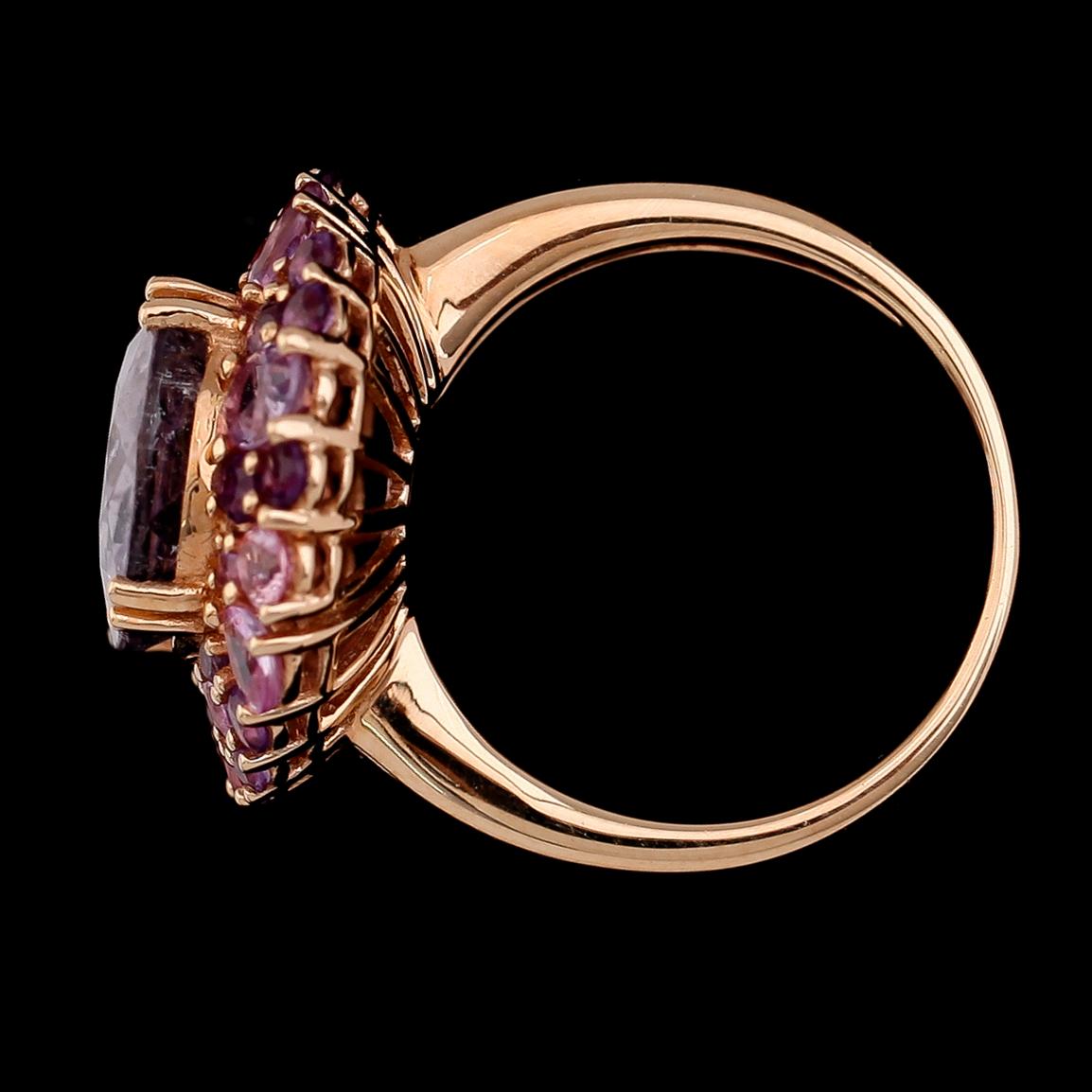 RING, 18K roséguld, turmaliner tot ca 6.10 ct, ametister tot ca 0.54 ct, rosa safirer tot ca 1.96 ct.