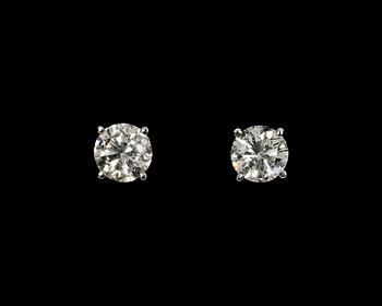 625. EARSTUDS, brilliant cut diamonds each 1 cts.