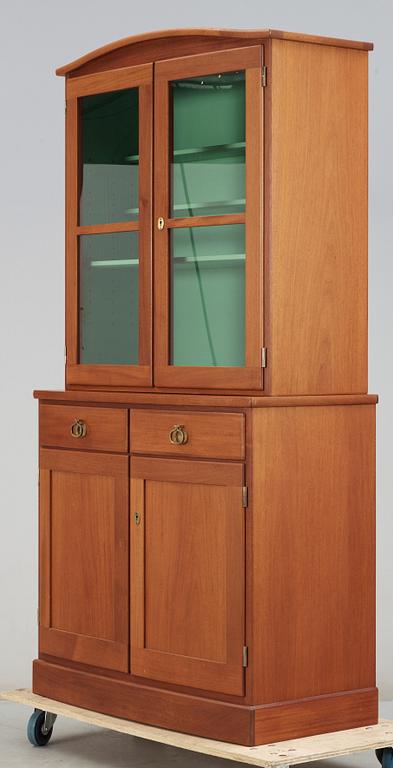 VITRINSKÅP, ur "Triva-serien", design Kerstin Hörlin Holmquist för Nordiska Kompaniet.