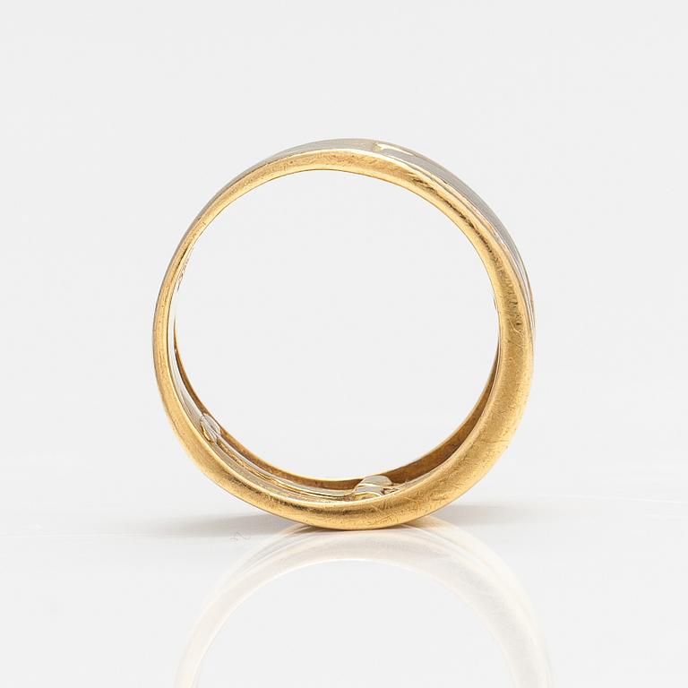 An 18K gold ring. Italy.