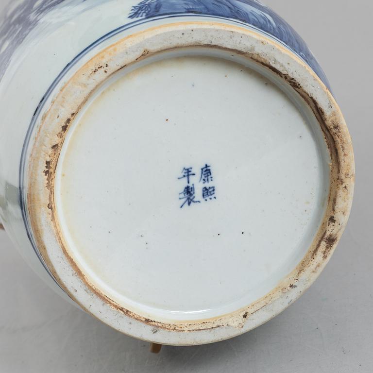 Vas, omarbetad till bordslampa, porslin, Kina, Qingdynastin, 1800-tal.