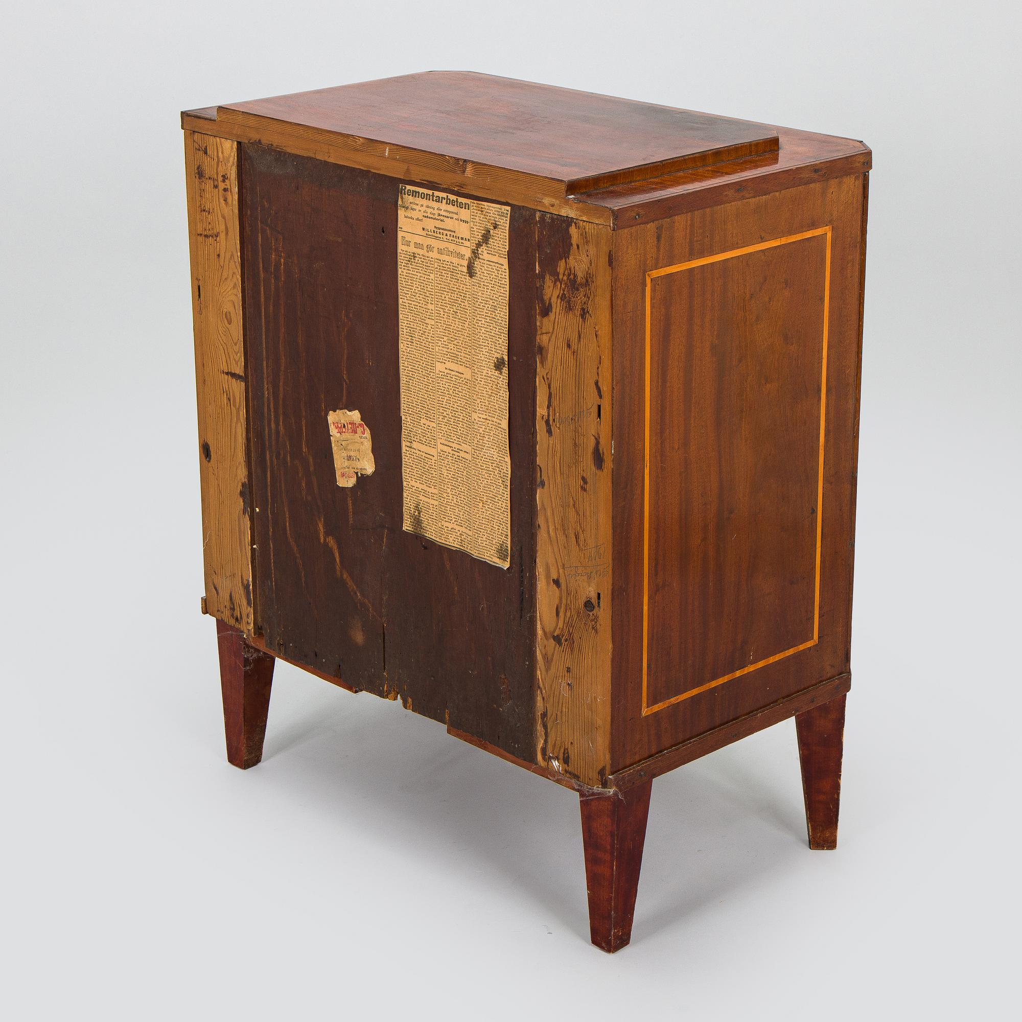Chest of drawers, late Gustavian, early 19th century, with parts from the early 20th century.