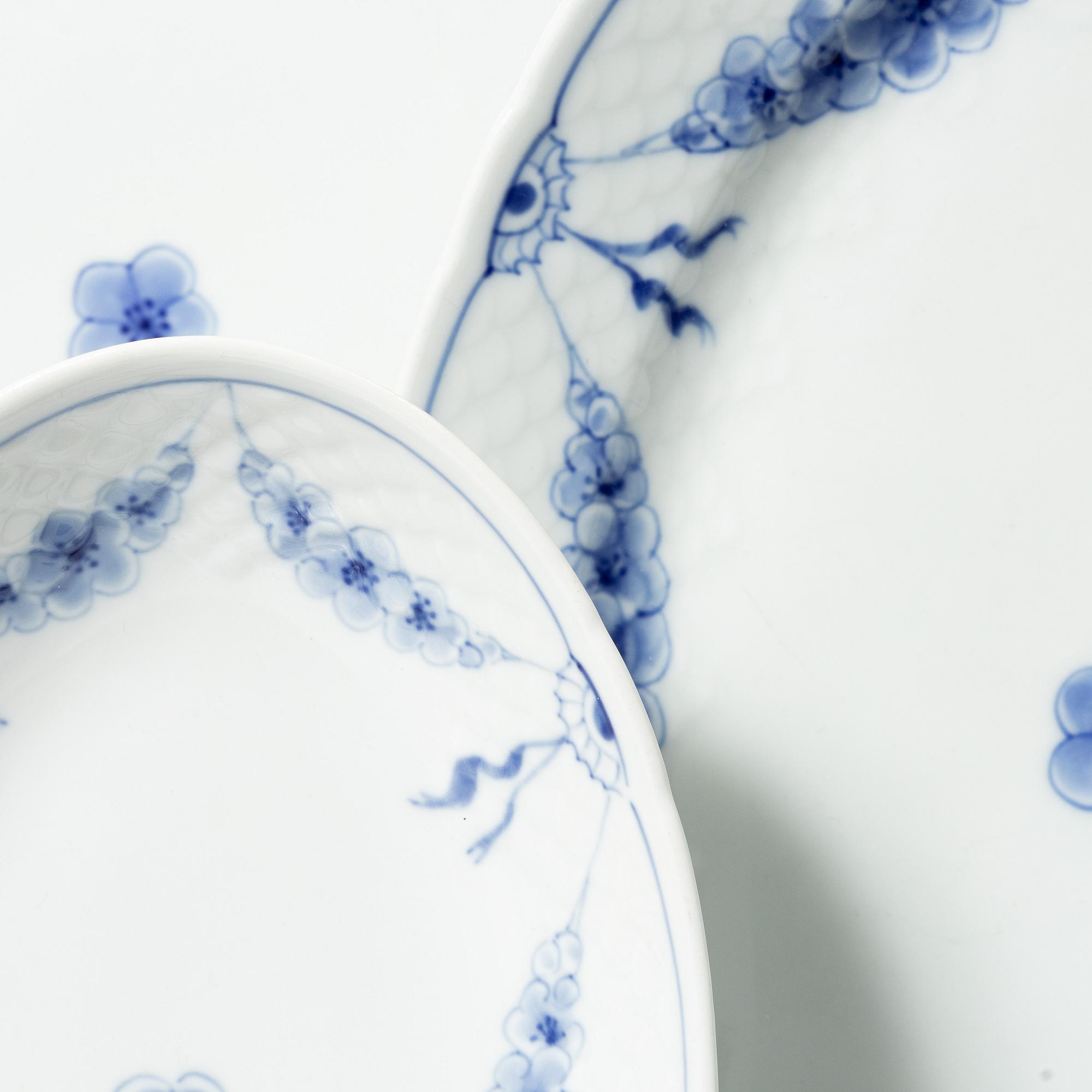 Bing & Grøndahl, "Empire", dining and coffee service, 89 pieces.
