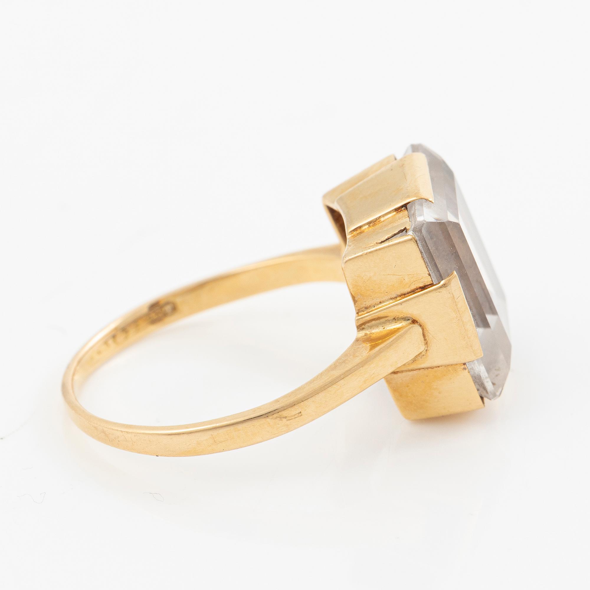18K gold ring with a step-cut rock crystal, H Engelbert.