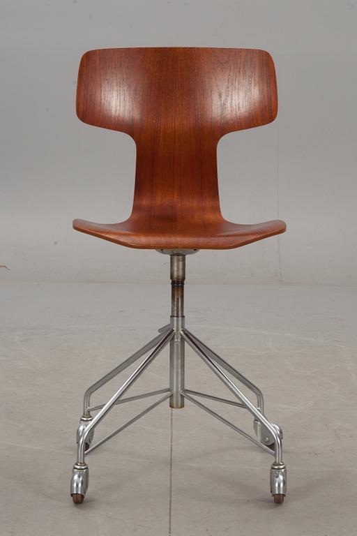 SKRIVBORDSSTOL, "modell 3113", Arne Jacobsen för Fritz Hansen.